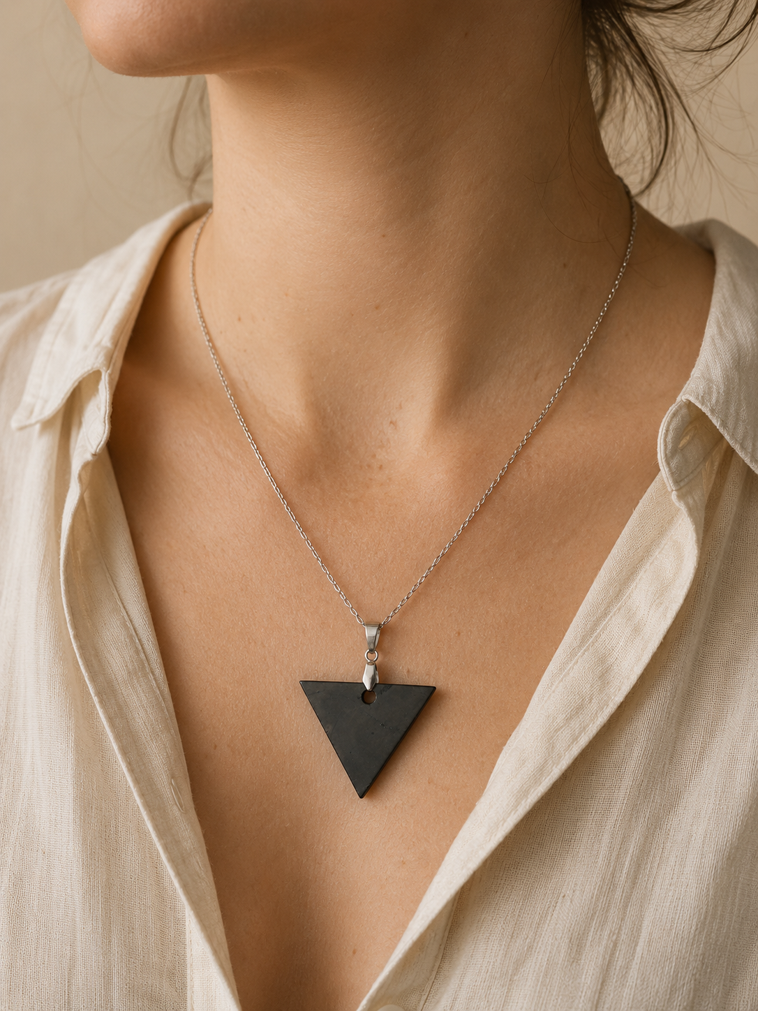 Collier Triangle en Shungite